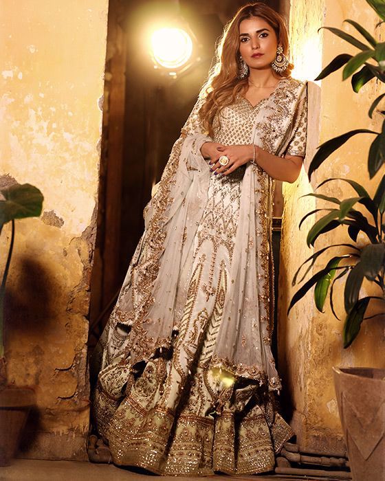 Picture of Momina Mustehsan