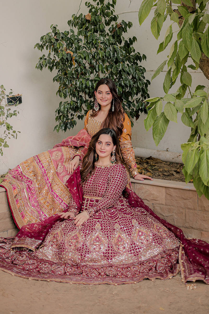 Picture of Minal Khan in Meher